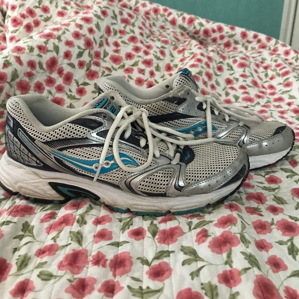 Saucony tennis shoes